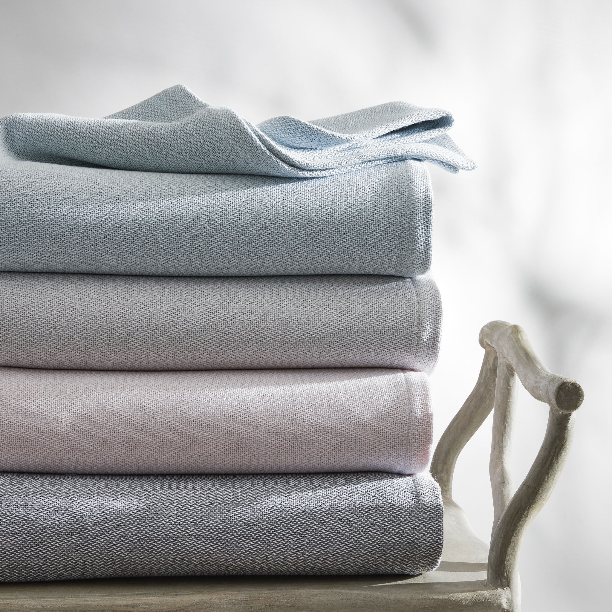 Matouk Costa Mesa Blanket - Silver