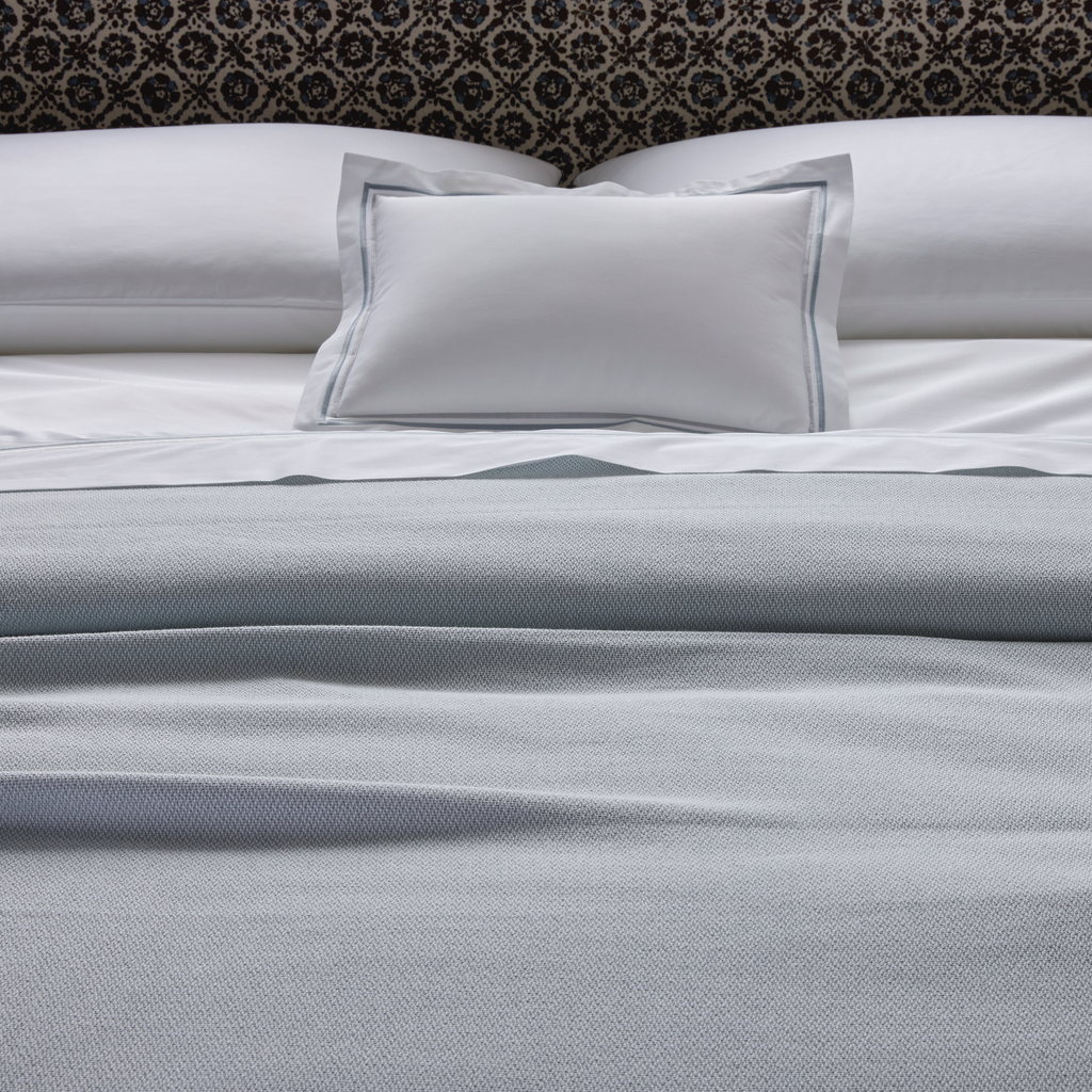 Matouk Costa Mesa Blanket - Silver