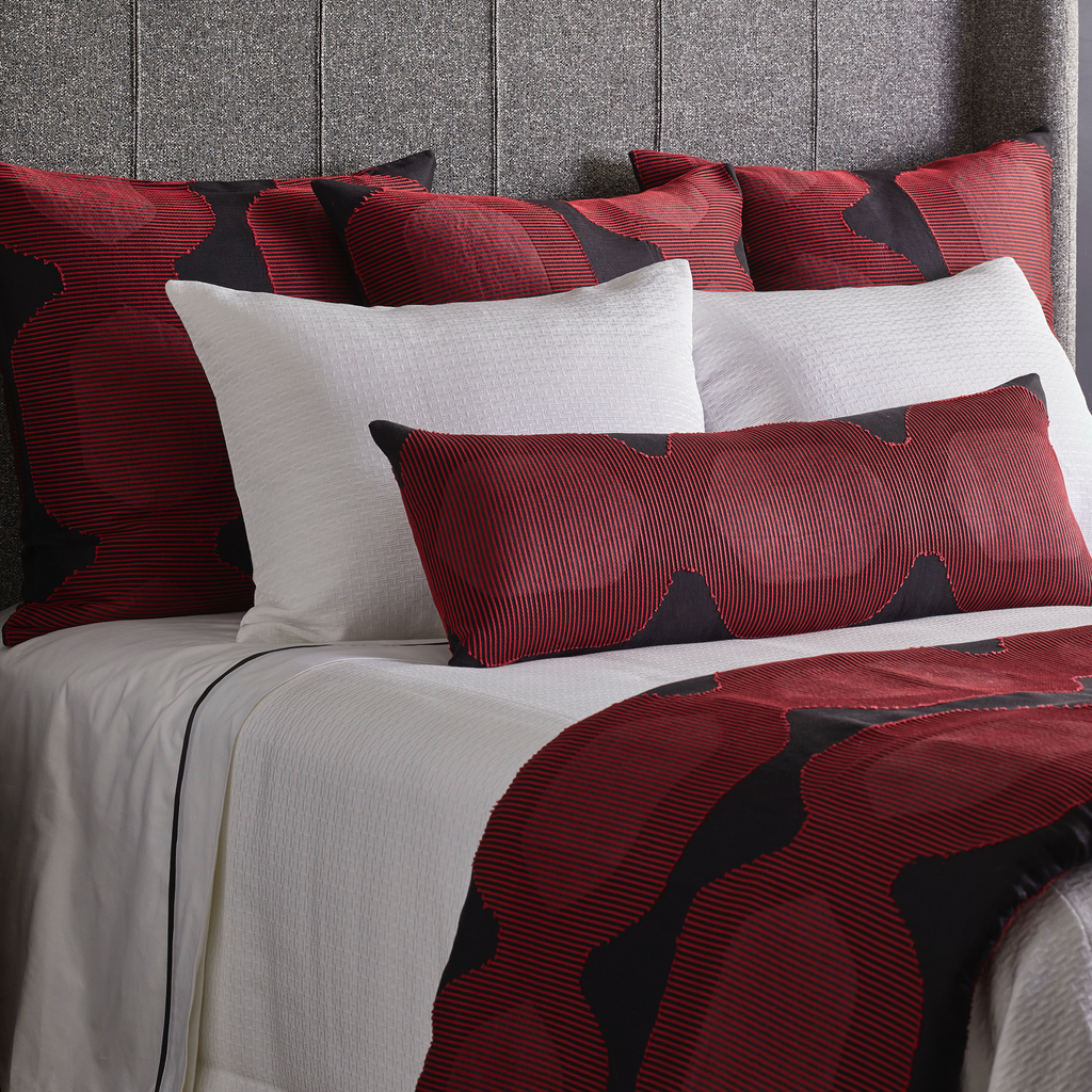The Met x Ann Gish Lantern Bedding - Black/Red