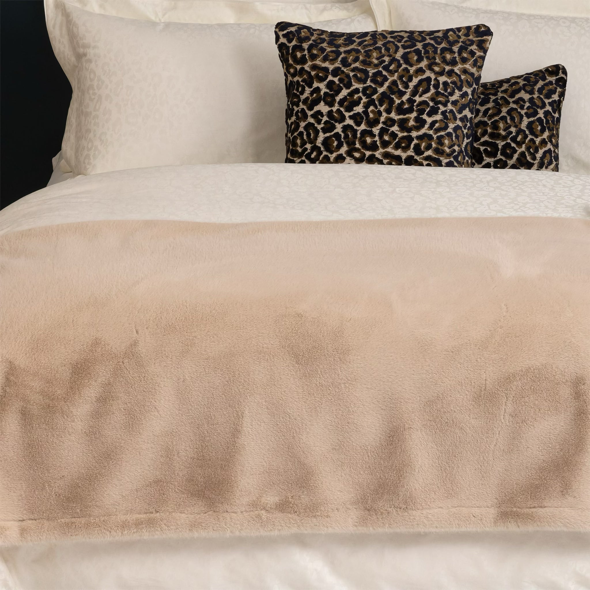 Yves Delorme Frisson Throw - Noisette